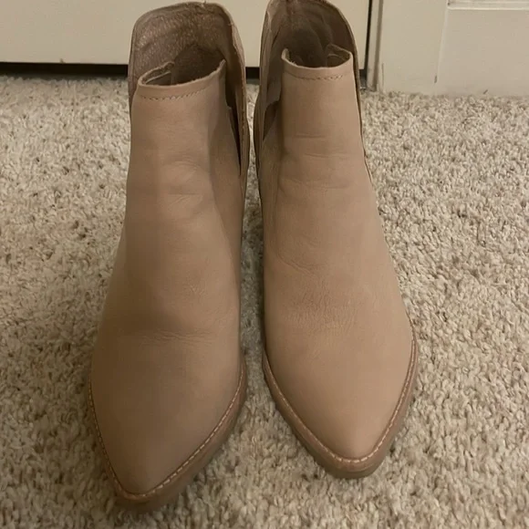 Dolce vita light tan ankle boots size 7.5
